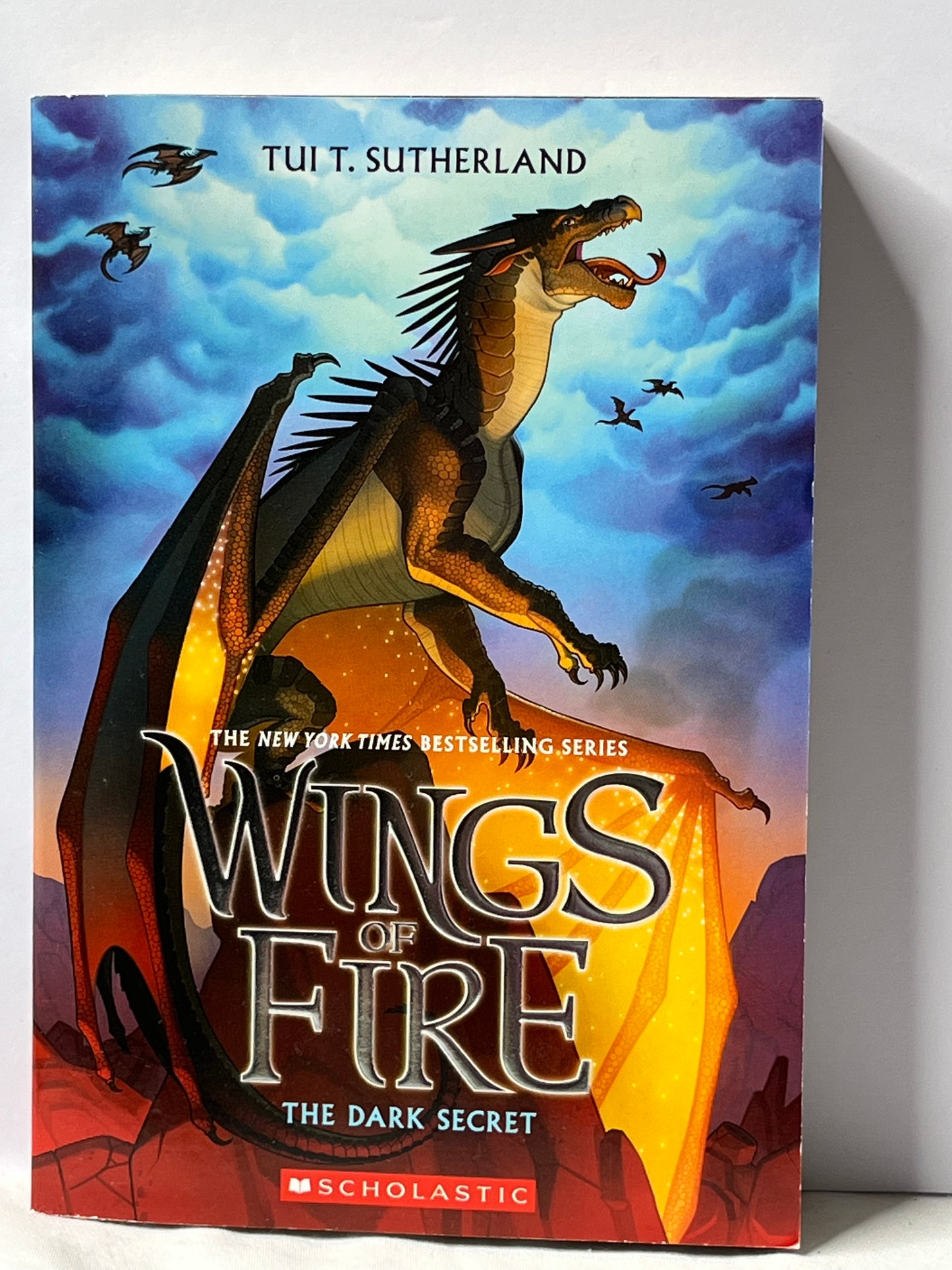 Wings of Fire (The Dark Secret #4): by Tui T. Sutherland